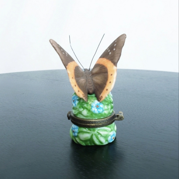 *Last Chance* Red Admiral Butterfly Porcelain Hinged Box PHB MidwestTrinket - Picture 2 of 12